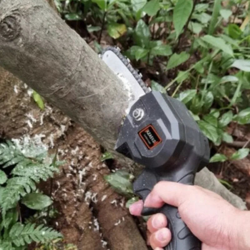 Mini Motosserra Elétrica de 4 Polegadas Recarregável Bivolt para Poda e Jardinagem com Bateria
